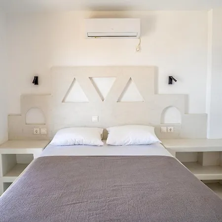 Vila Saint Nicholas - *